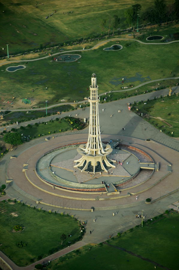 Minar and Pakistan Photograph by Isa Daudpota
