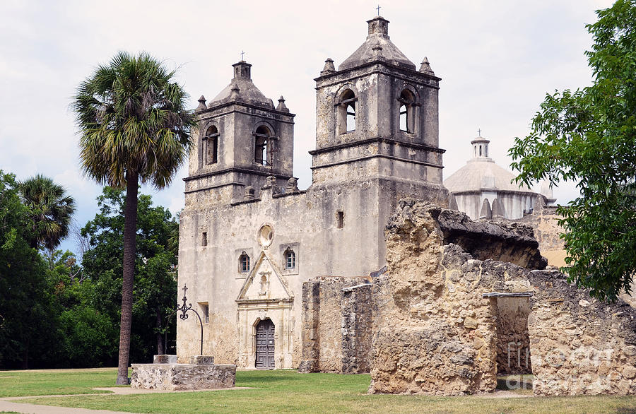 Mission Concepcion Well and Entrance in San Antonio Missions National ...