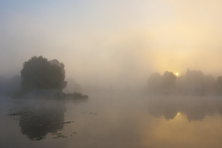 Туманное утро на море