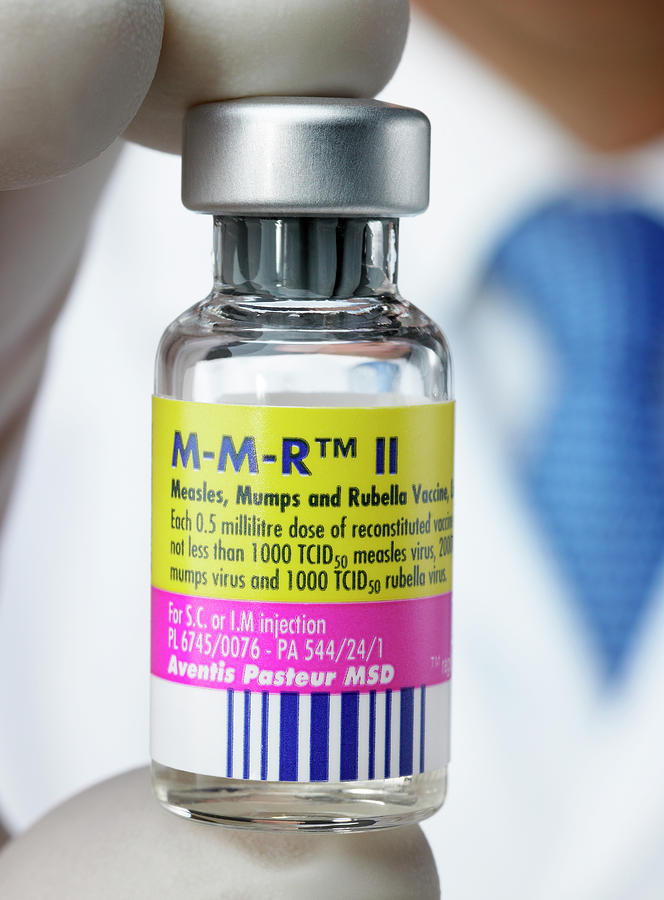 Mmr Photograph - Mmr Vaccine by Saturn Stills/science Photo Library