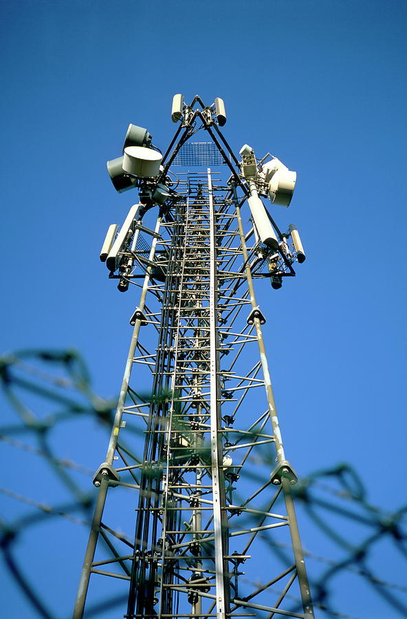 Uk Photograph - Mobile Phone Mast by Robert Brook/science Photo Library