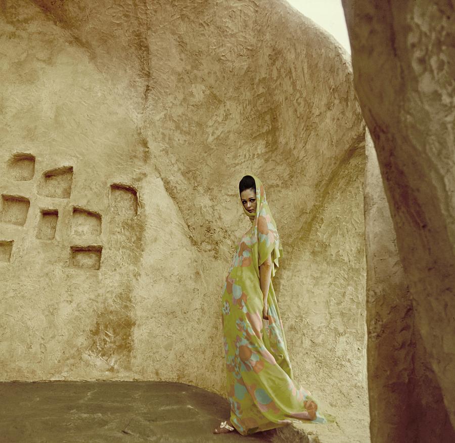 Model In Chiffon Sari Photograph by Henry Clarke
