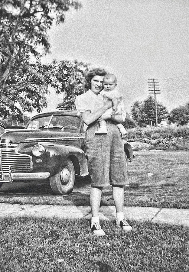 Mom Child and Car Photograph by Cathy Anderson