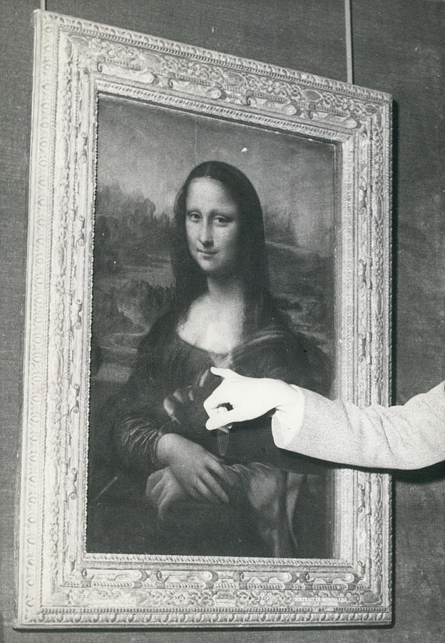 damaged masterpieces Mona Lisa damaged in 1956 by a Bolivian Ugo Ungaza Villegas