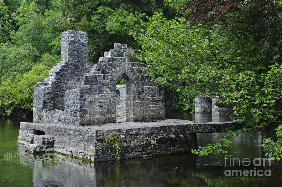 Monks Fishing Hut Ruins, Ireland Photograph by John Shaw