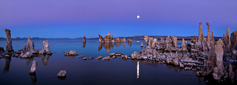 National Parks Photograph - Mono Lake Moon Rise by Hua Zhu