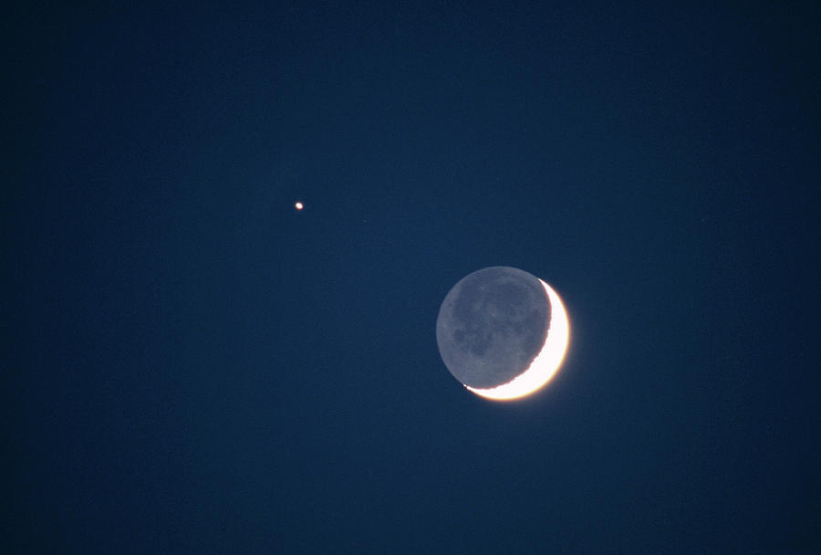 Moon-jupiter Conjunction Photograph by Pekka Parviainen/science Photo Library