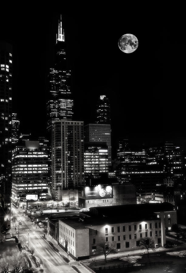 Moon rise over Willis Tower in Downtown Chicago Photograph by Jennifer Rondinelli Reilly - Fine Art Photography