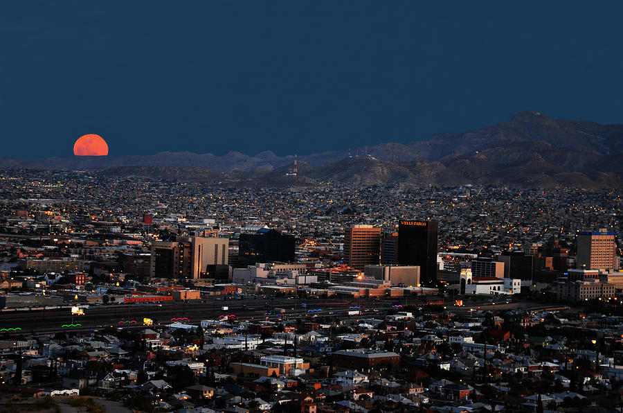 El Paso Photograph - Moonrise  El Paso Texas by Alfredo Martinez