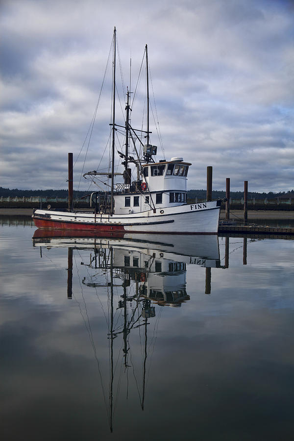 Boat Photograph - Morning Calm Newport Oregon by Carol Leigh