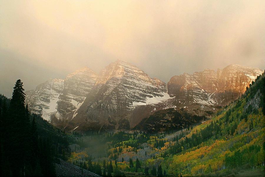Morning mist at Maroon Bells Photograph by Jetson Nguyen