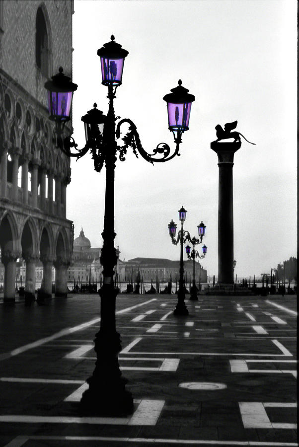 Morning - St. Marks Square Photograph by Alan Toepfer