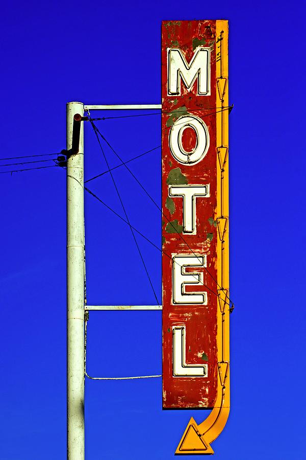Motel Sign on Route 66 Photograph by Daniel Woodrum