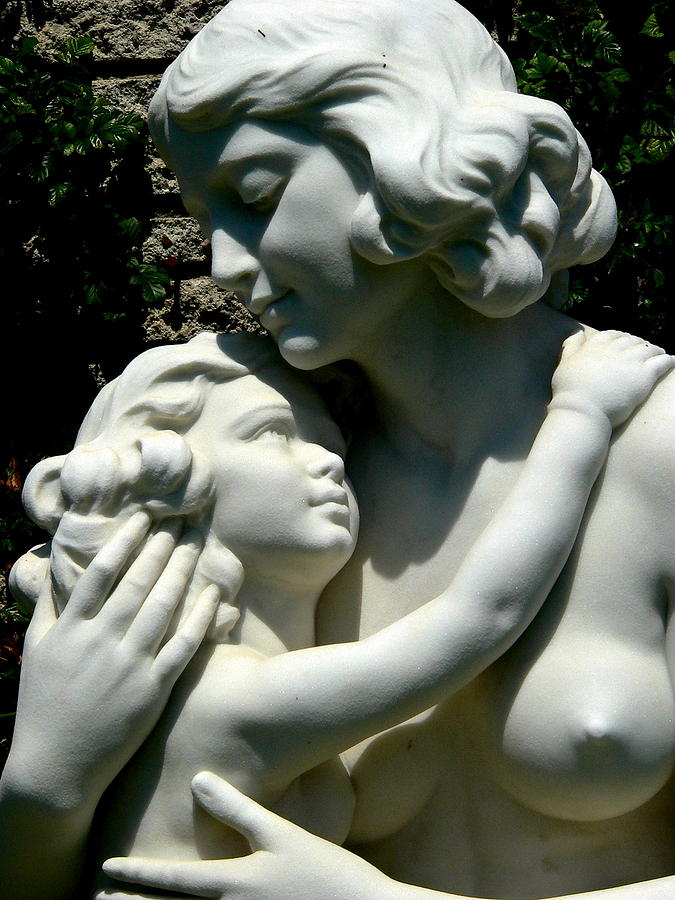Mother and Child Statue Photograph by Jeff Lowe