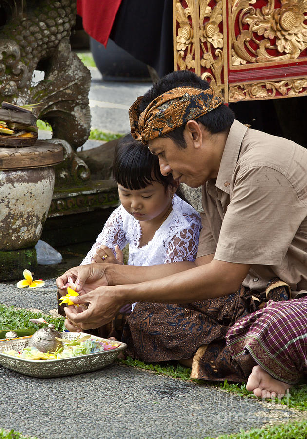 Mother And Daughter Puja - Bali Photograph by Craig Lovell