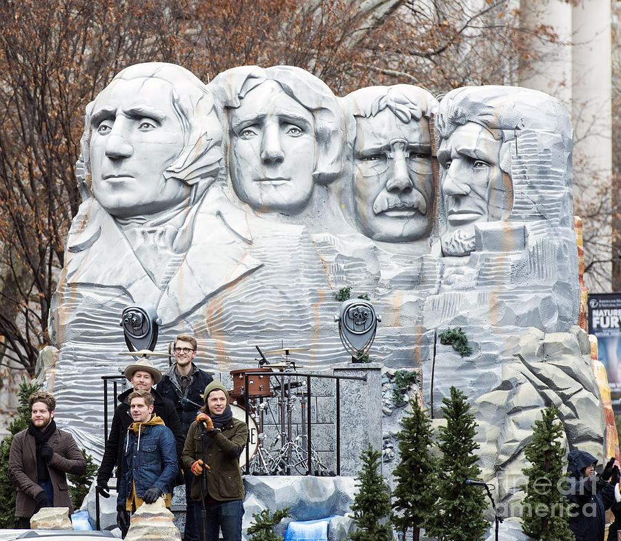 Mount Rushmore Float at Macys Thanksgiving Day Parade Photograph by David Oppenheimer