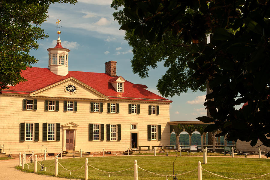 Mount Vernon - George Washingtons Home Photograph by Paul Mangold