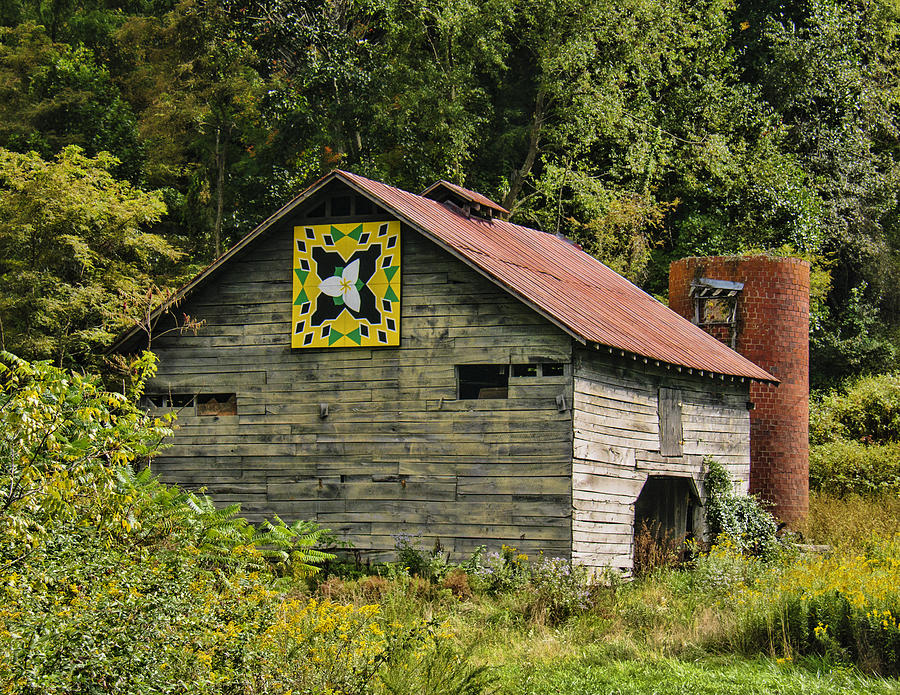 Mountain Heritage Barn Quilt Photograph by Betty Eich