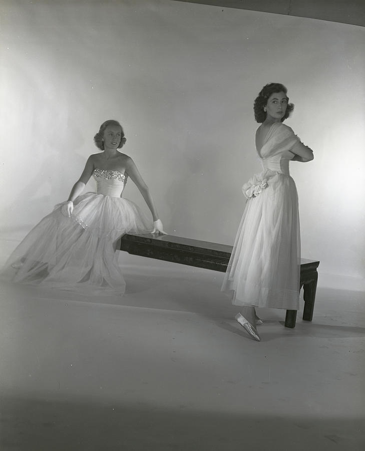 Mrs. Alfred Vanderbilt And Catherine Murray Photograph by Horst P. Horst