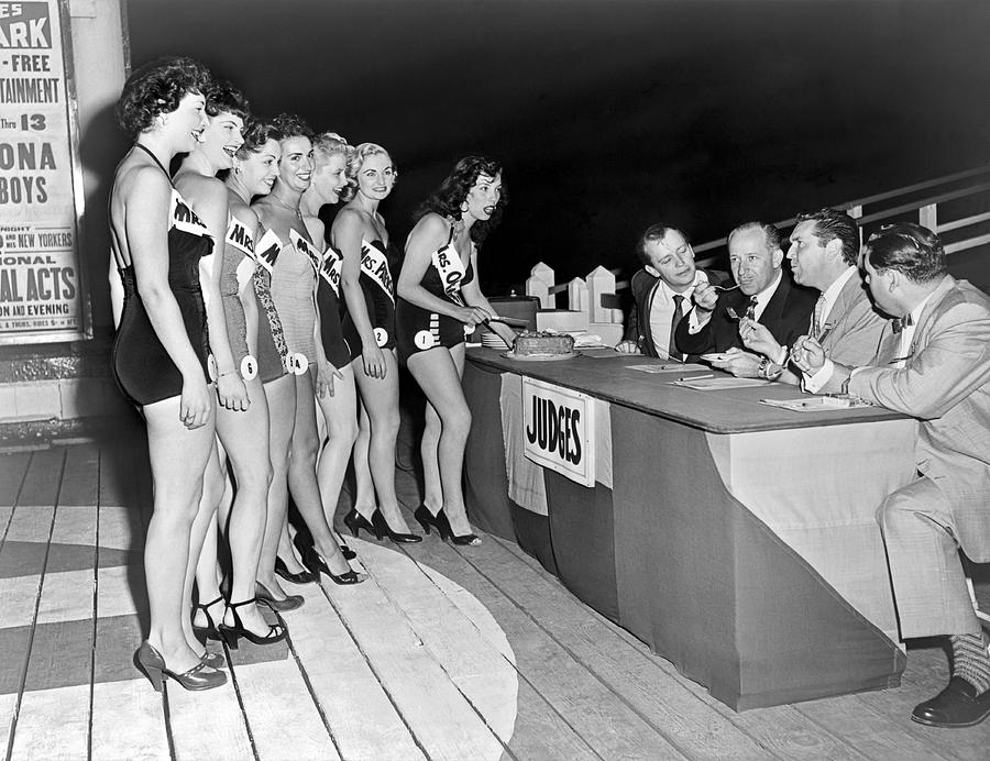 Mrs. New Jersey Contestants Photograph by Underwood Archives