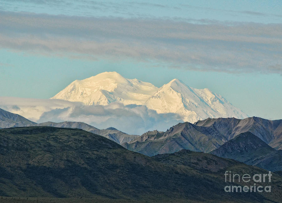 Mt McKinley in  Alaska Photograph by Les Palenik