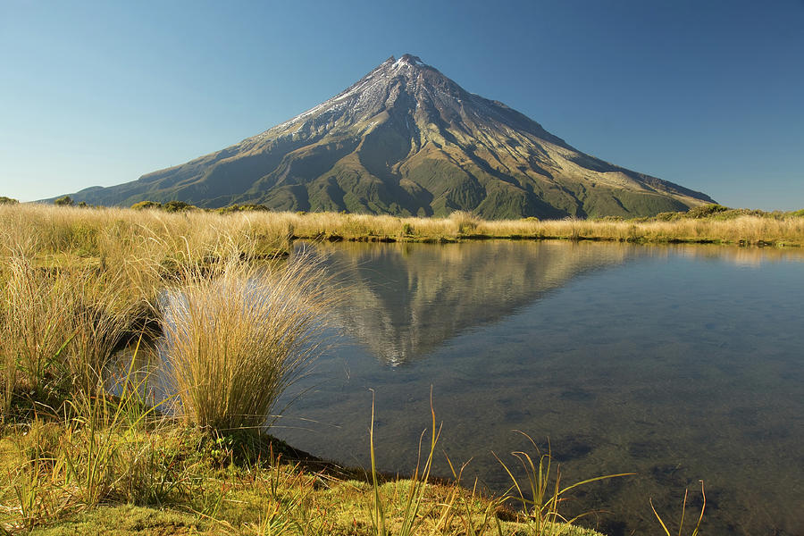 Mt Taranaki by Kokkai Ng