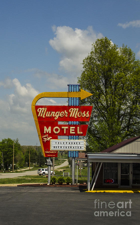 Munger Moss Motel Route 66 Lebanon Missouri Photograph by Deborah Smolinske