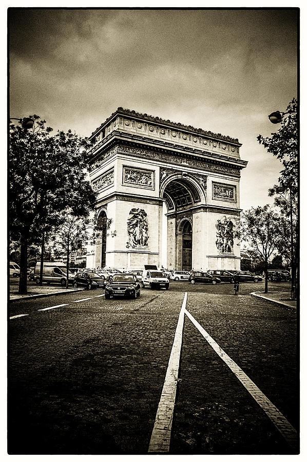 Musee de lArc de Triomphe Photograph by Lenny Carter