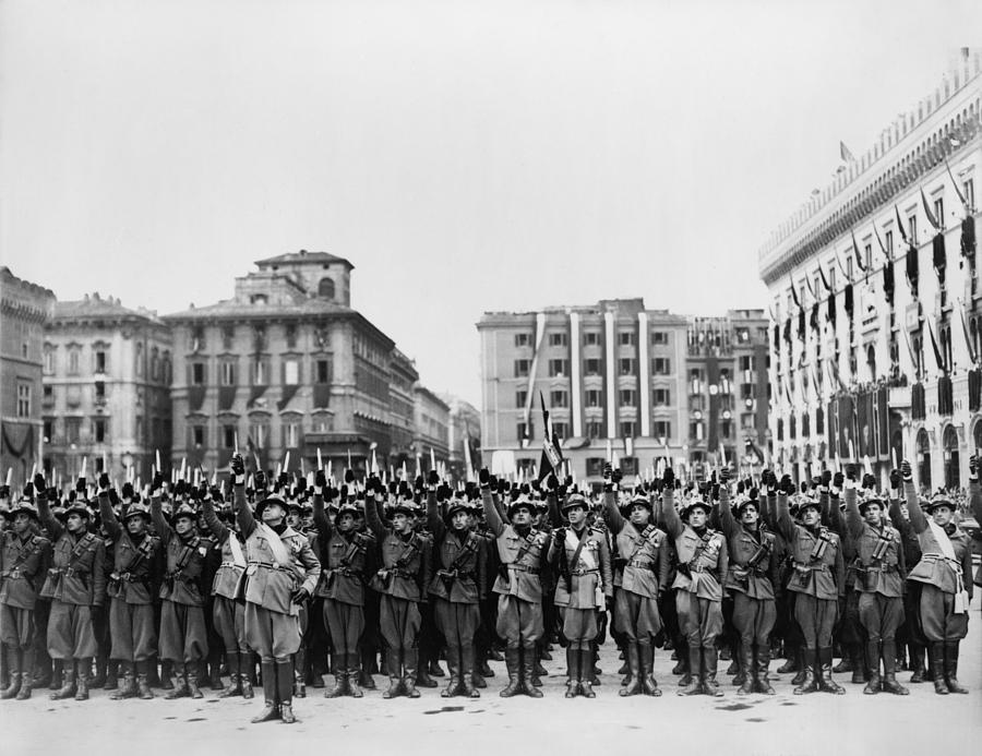 Mussolini Leads A Large Group Photograph by Everett