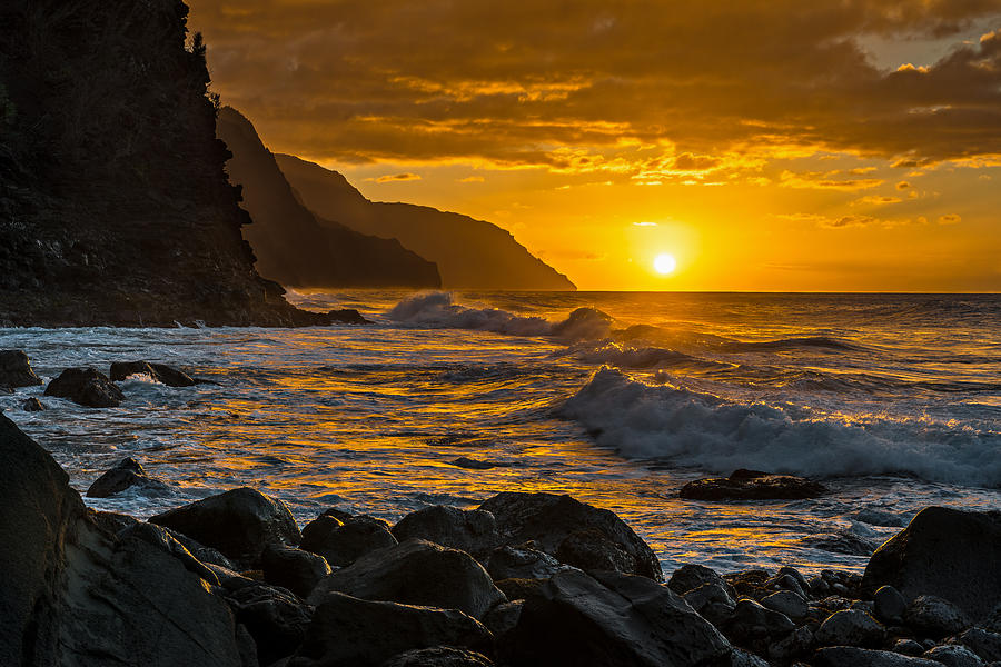 Hawaii Photograph - Na Pali Sunset by Guy Schmickle