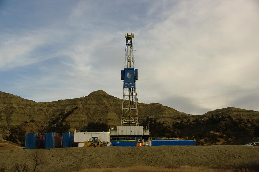 Oil Photograph - Nabors Rig 103 by Jeff Swan