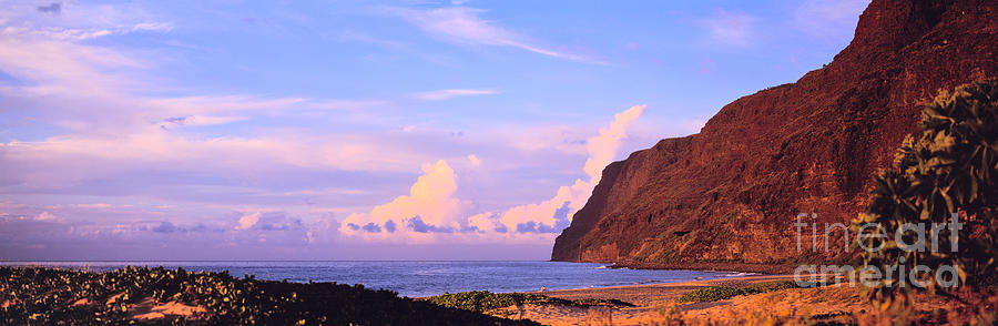 Napali coast in Kauai Photograph by Les Palenik