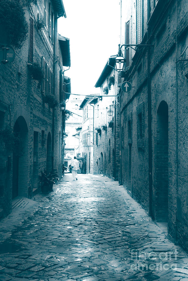 narrow cobbled streets in Bevagna in Umbria Photograph by Peter Noyce