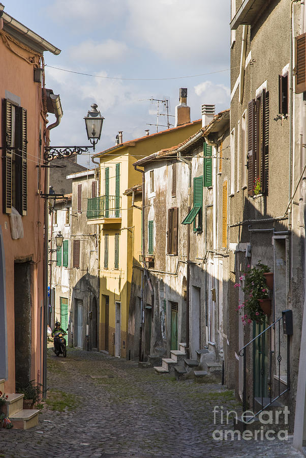 Narrow streets of houses at Valentano in Lazio Photograph by Peter Noyce