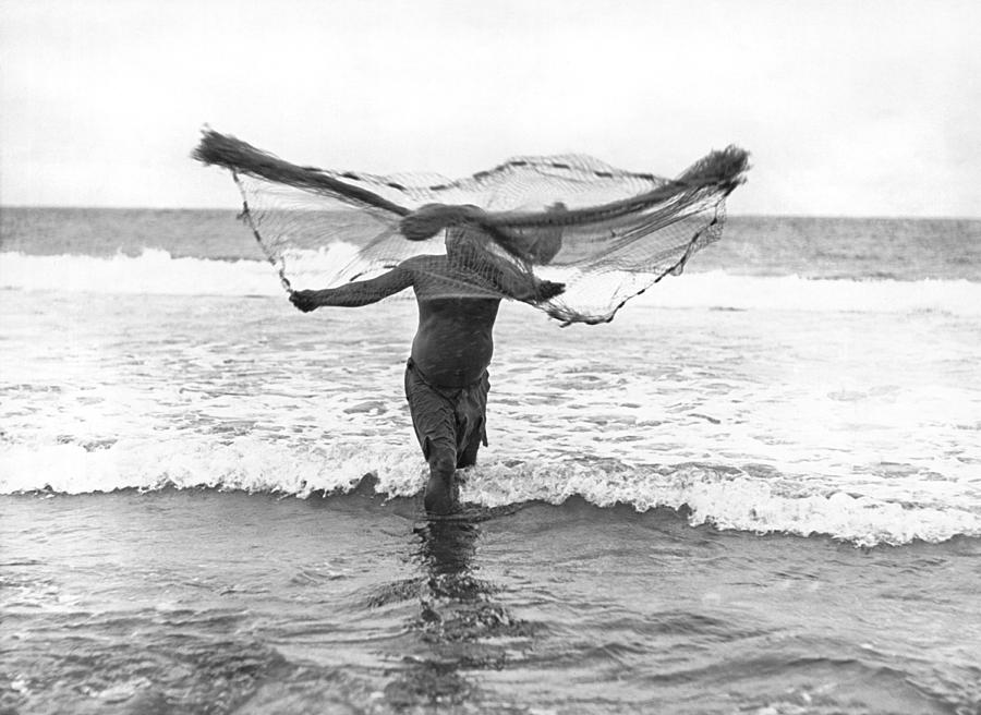 Hawaiian Throw Net Used by Fisherman in the Ocean Fishing Hawaii Postcard