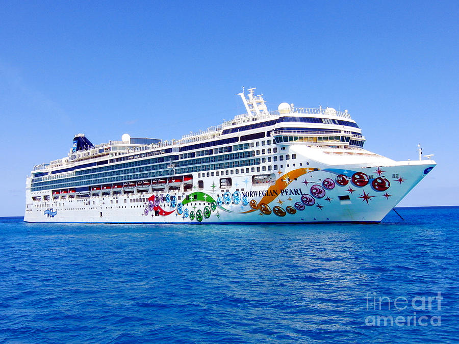 NCL Pearl at Anchor in the Bahamas Photograph by Rick Bravo - Fine Art ...