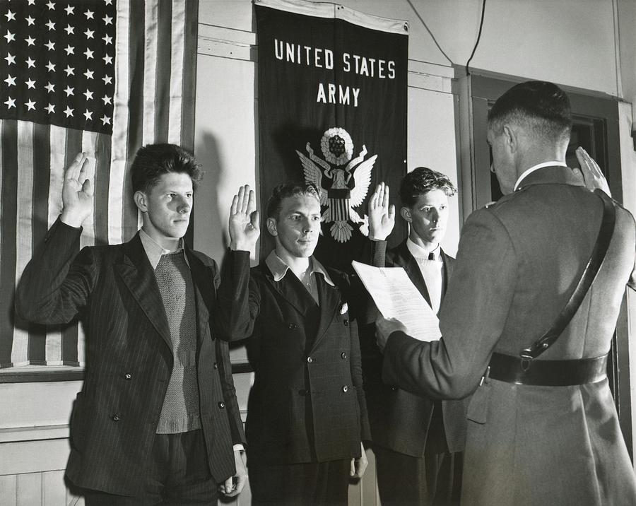 New Recruits To The U.s. Army Taking Photograph by Everett