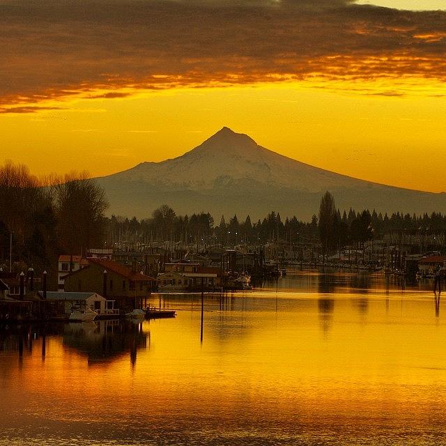 Portland Photograph - New Years Eve Sunrise, The Columbia by Mike Warner