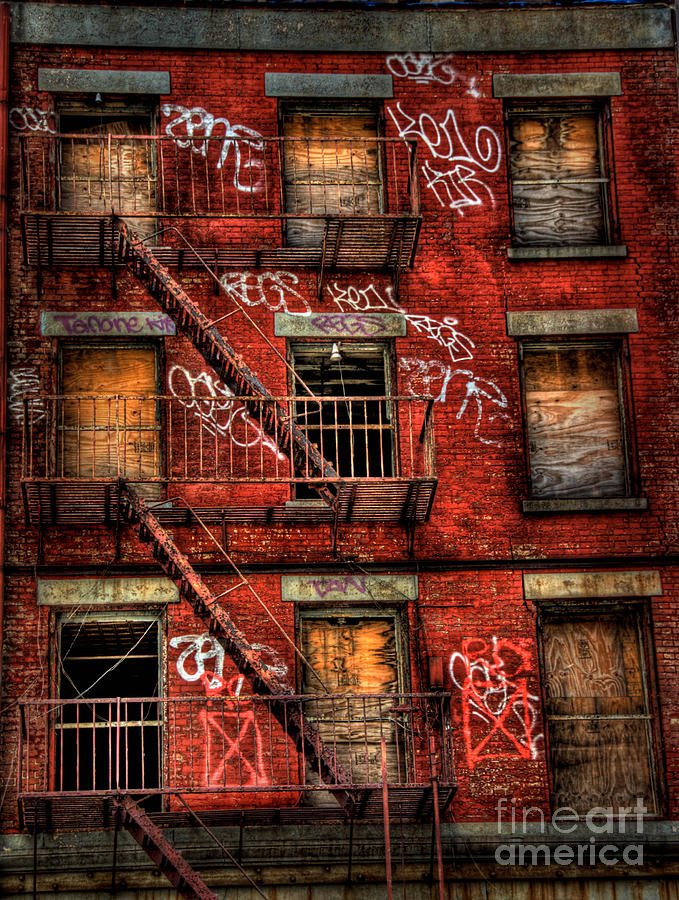 New York City Photograph - New York City Graffiti Building by Amy Cicconi