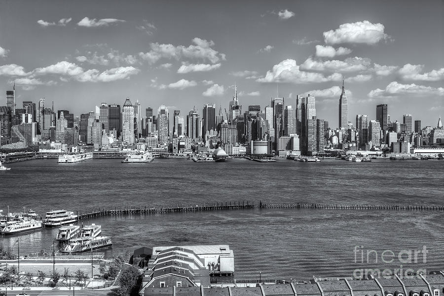 New York City Summer Skyline II Photograph by Clarence Holmes