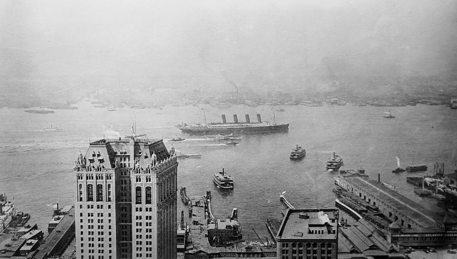 New York Lusitania, 1908 Photograph by Granger
