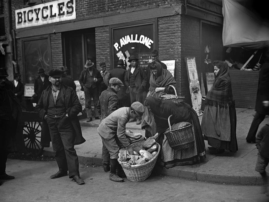 New York Peddlers, C1900 Photograph by Granger