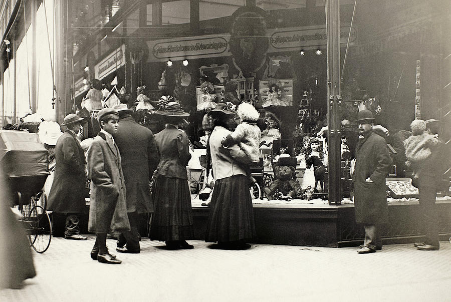 New York Shopping, 1911 Photograph by Granger - Fine Art America