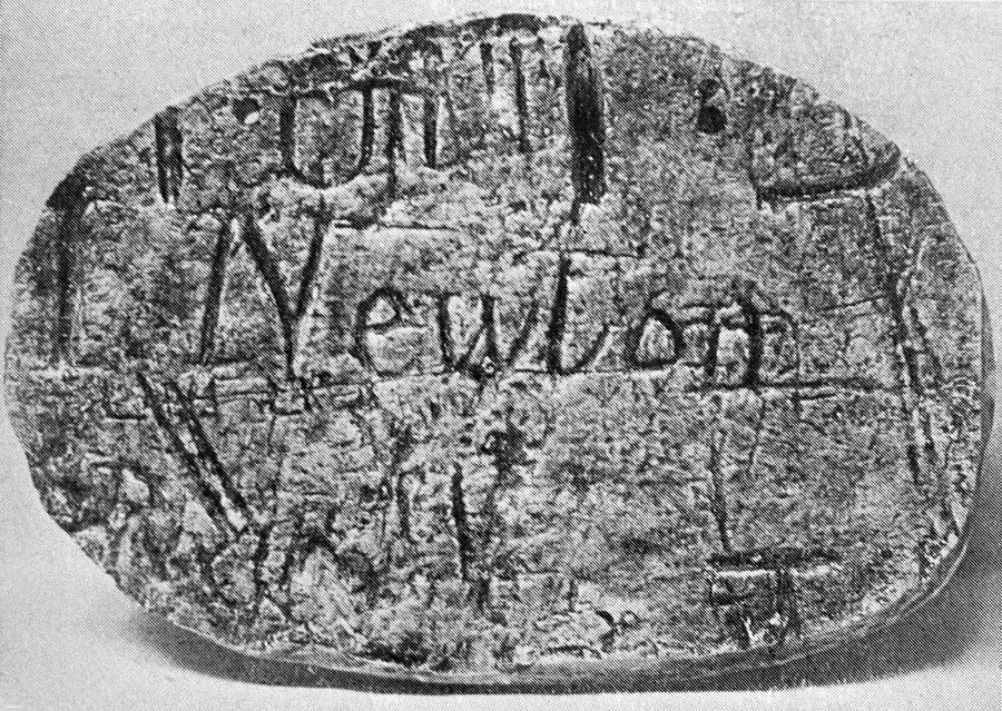 Newtons Signature On A Stone Photograph by Science Photo Library