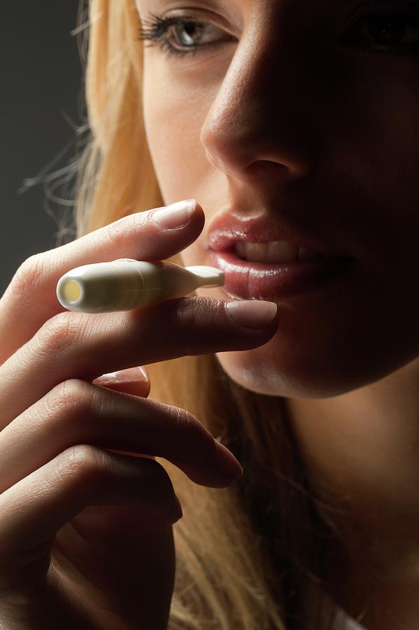 Nicotine Inhaler Photograph by Saturn Stills/science Photo Library