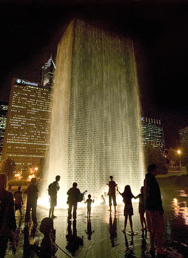 millennium park fountain night
