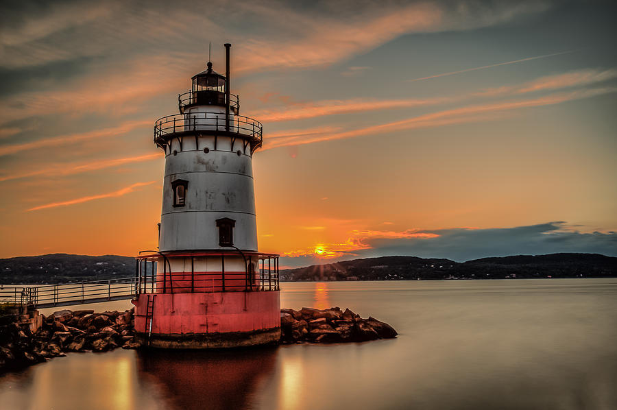 Night Fall at the 1883 Lighthouse Photograph by Dave Hahn