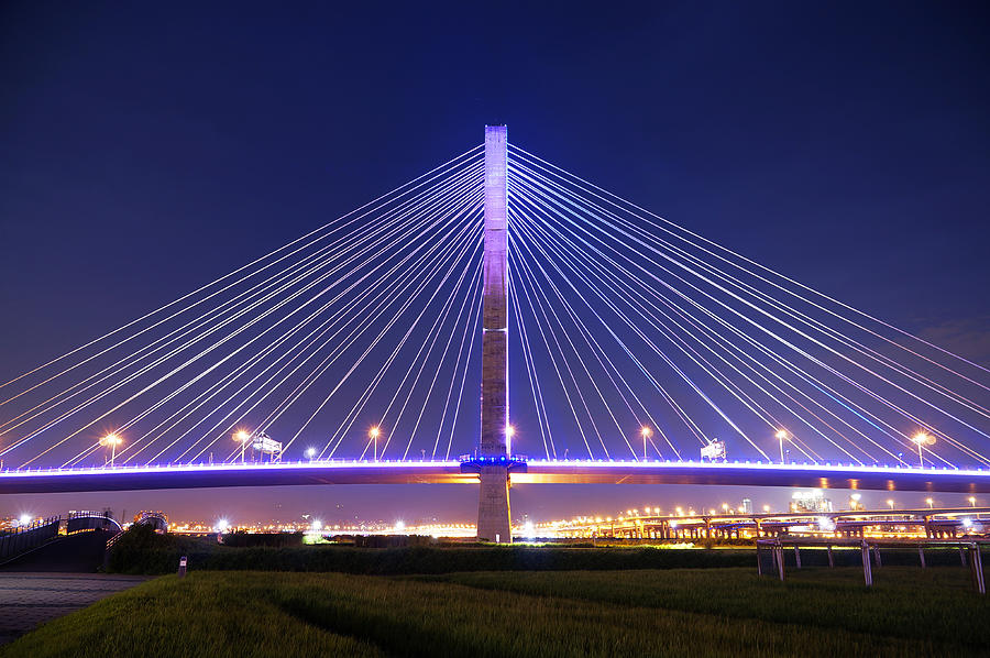 Night Landscape Of New Taipei Bridge by Han-lin