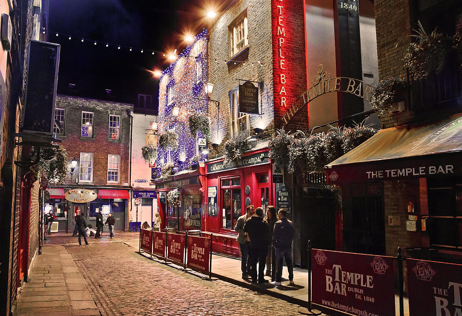 Nights In the Temple Bar Photograph by Alex Art Ireland - Pixels