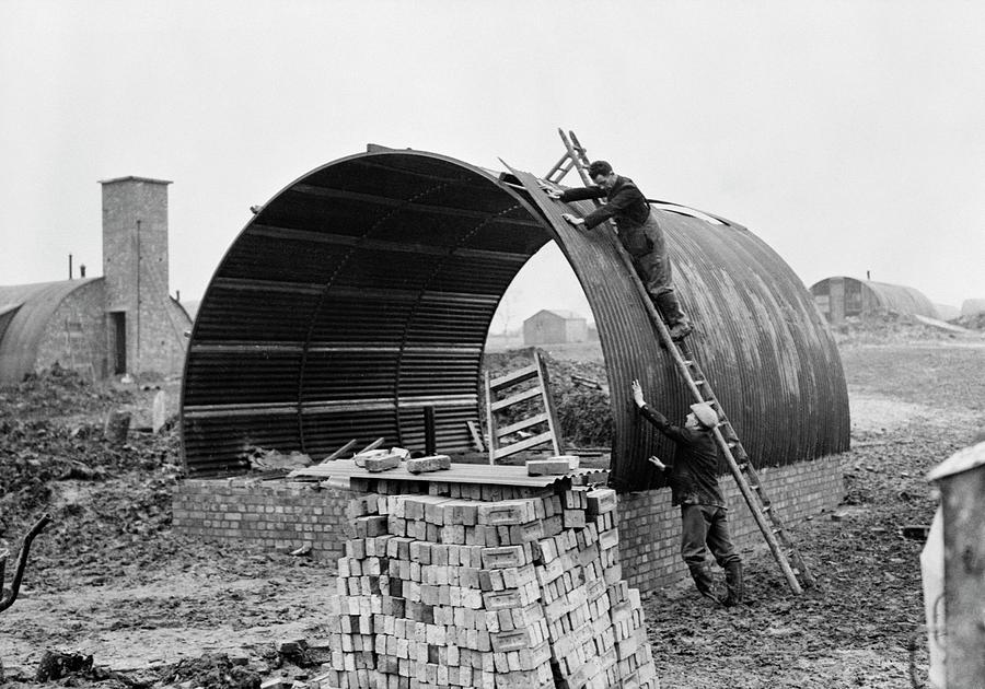 Nissen Hut Construction Photograph by Library Of Congress/science Photo Library